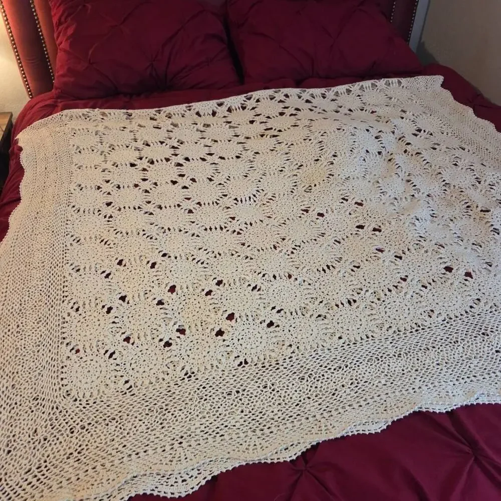 Vtg Handmade Crochet Tablecloth Bed Coverlet Rectangle Ecru 90x52 6-8 Chair Size